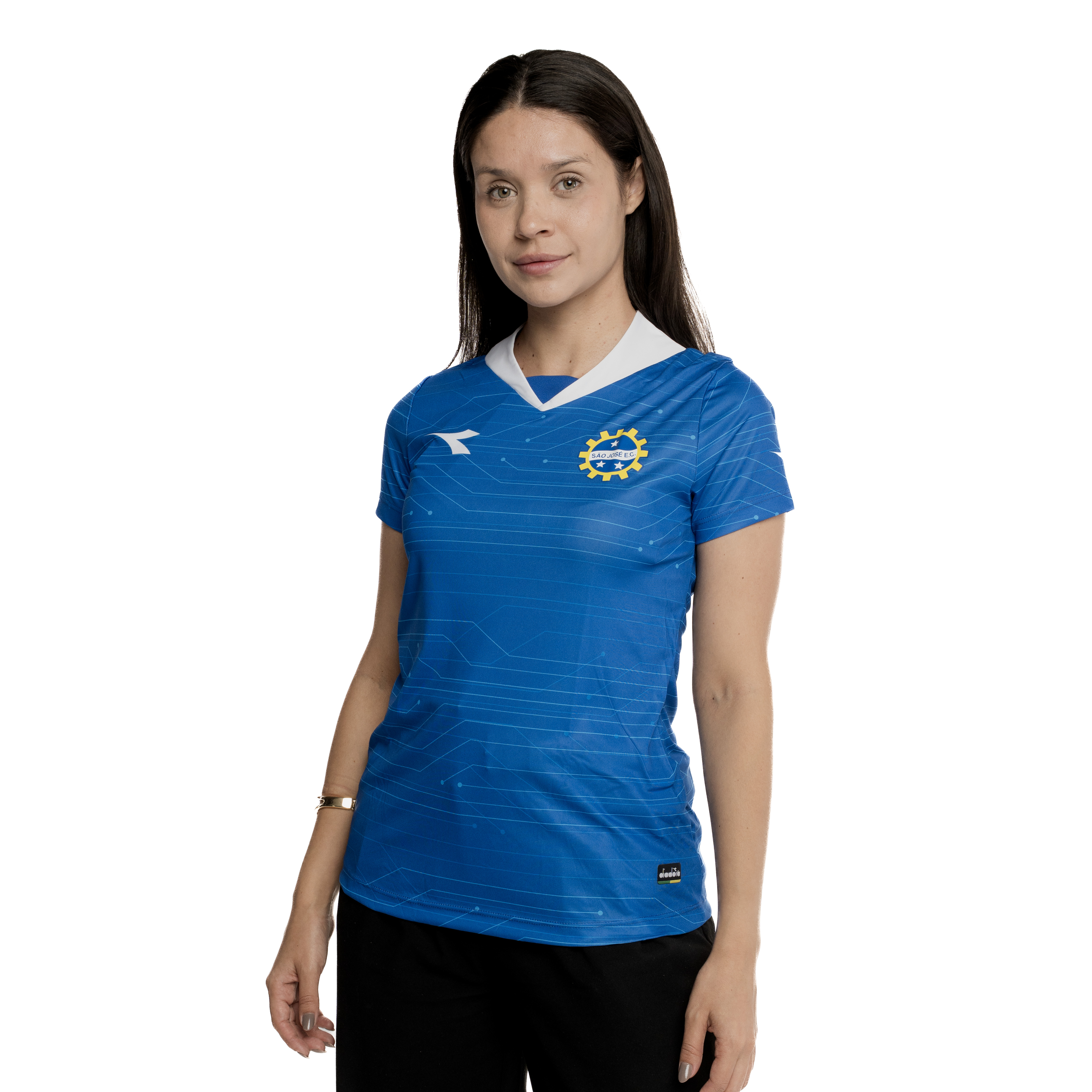 Detalhe lateral da camisa feminina azul Diadora São José EC mostrando qualidade e design